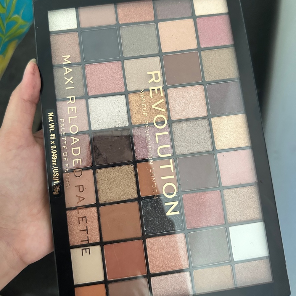 Makeup Revolution Shadow Palette